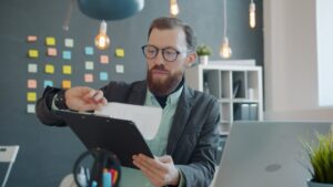 Payroll loans: align deductions and remittances — illustrative photograph